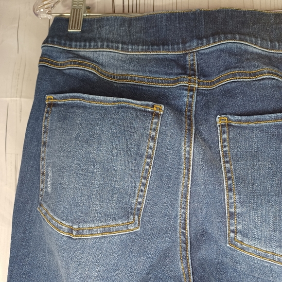 SPANX Distressed Ankle Skinny Jeans, Medium Wash Distressed Large Style 20203R - Picture 12 of 13